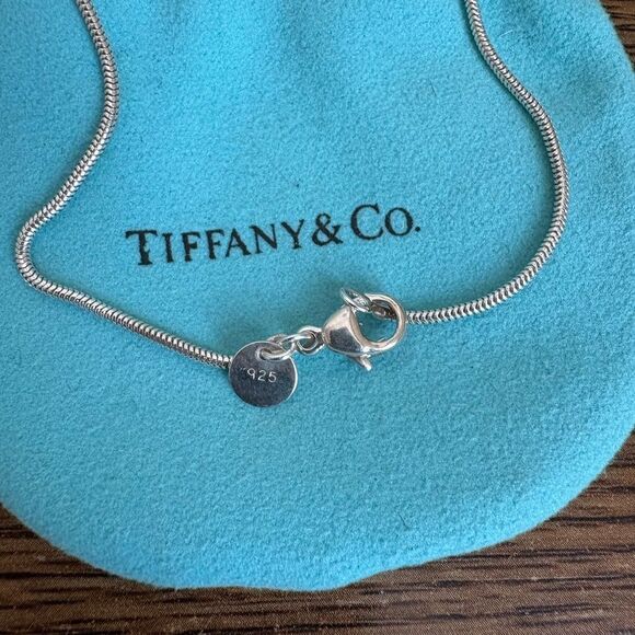 Tiffany & Co. Initial Letter 'C’ Necklace - Picture 5 of 6